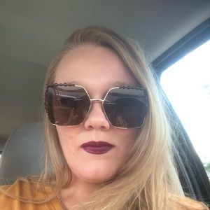 Meet your Posher, Kayla